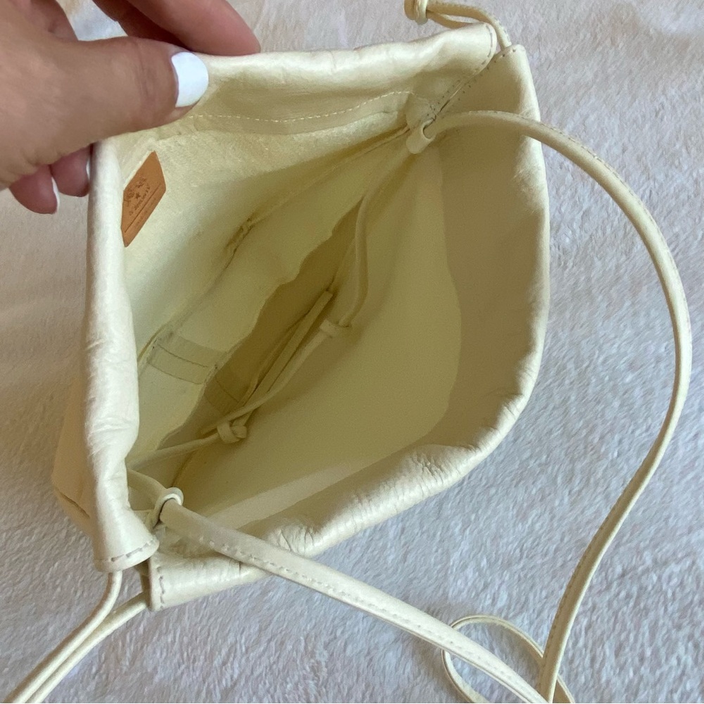 IL BISONTE Bellini Leather Bucket Bag Color Milk - Picture 8 of 8